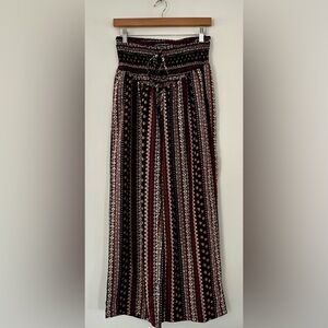 Woman’s Boho Floral Print Palazzo Pants 
Size: Medium